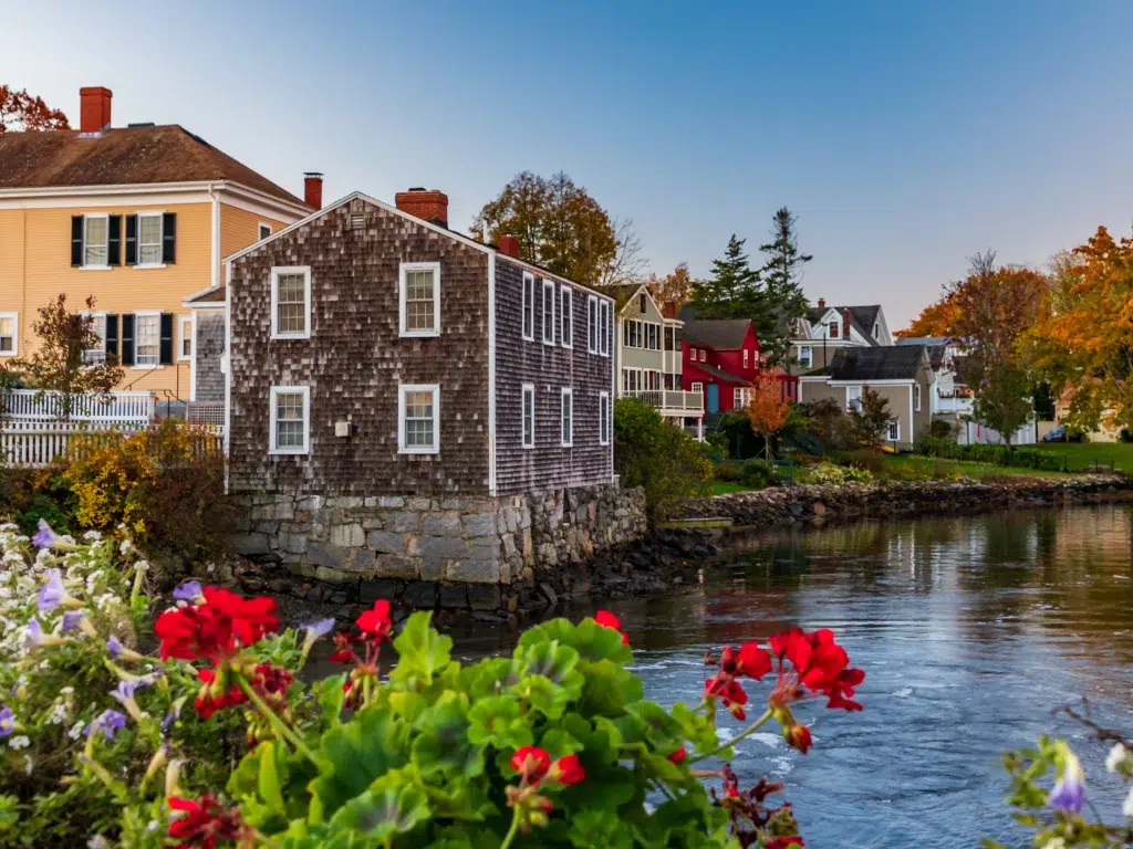 New Hampshire Airbnb on the water